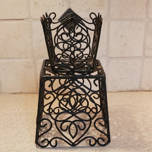 Southern Living at Home Rosedale Plant Holders Set of 2 Wire Baskets - Picture 4 of 13